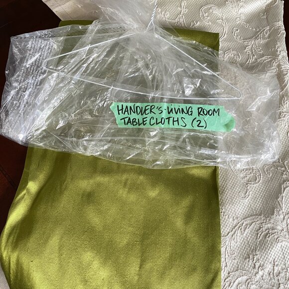 🎬✨Tv Show “UMBRELLA ACADEMY ” - Ivory Lace Tablecloth - Picture 8 of 12